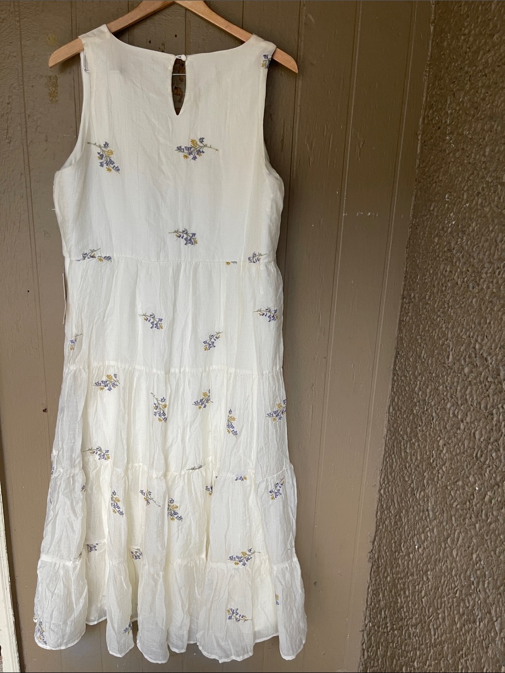 Hayden Los Angeles tiered embroidered Sleveless Dress in off White & Lavender L - Picture 2 of 7